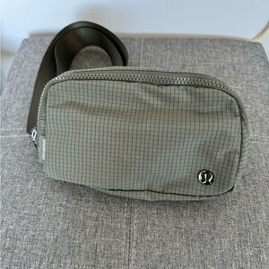 Lululemon Everywhere Bet Bag 1L